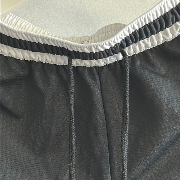 ✨Host pick✨Nike MLB Black Athletic Shorts with White Drawstring and Stri… - Picture 4 of 9